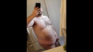 Hairy chubby cums in bathtub