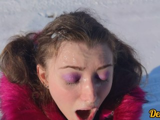 美丽的口交，在阳光明媚的霜冻天，从一个美丽的蓝眼睛，全脸都覆盖着精子