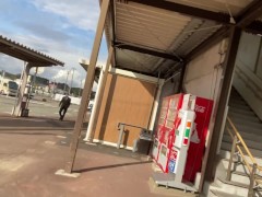 福井県から石川県に向かう電車に乗る男 - Screenshot 7 of 16 - Japanese 無 修正