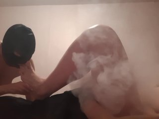 Госпожа курит и наслаждается кунилингусом и фут фетишем - IkaSmokS