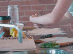 Video Charlie Forde has an orgy with her friends over dinner - TEASER TRAILER