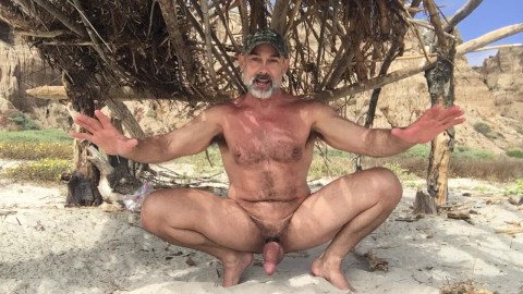 BIG DICK TANTRA DADDY TEACHING MASTURBATION AT THE BEACH