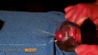 Cockring an, Fleshlight gefickt, Eier abgelassen