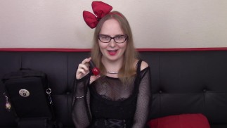 Красивые красные ногти на ногах для рождественского предварительного просмотра