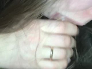 Минет от соседки по комнате.Кончил на лицо.