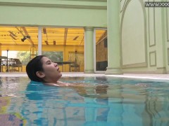 Hot underwater babe Lady Dee swims naked