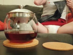 Soaking my Diaper while Knitting a Scarf for a Fan