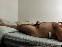 Chub Masturbates while watching VR porn on the bed - Long Version