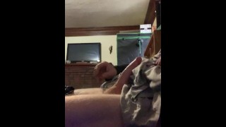 大鸡巴爸爸一边呻吟一边用力射精