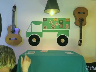 Si gioca la la moglie al poker_e perde la scommessa, ma poi se la incula e le_viene dentro.