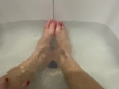 ноги киски дразнить в воде от первого лица - Screenshot 15 of 16 - Russian Feet