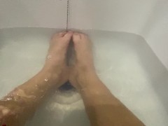 ноги киски дразнить в воде от первого лица - Screenshot 6 of 16 - Kink