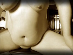 решила пошалить перед приходом гостей - Screenshot 8 of 16 - Masturbate