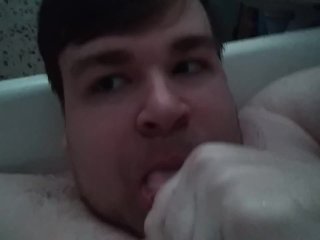 Артем сосет сам себе дрочит ногами лижет ноги в ванной self suck autofellatio self footjob