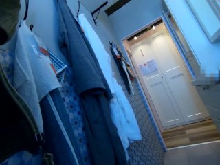 Risky FLASH PAYS OFF! Real STRANGER, scared atfirst, gives HELPING HANDJOB in big store.