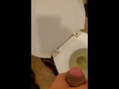 masturbandome parado en baños
