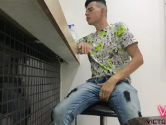 EMPREGADINHA GOSTOSA DO CARALHO - Watch the full video at www.victorhugo.vip