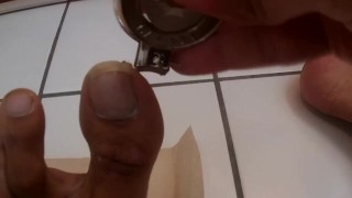 POV Corte de unhas do dedo do pé