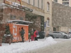 Žaidžiu su savim mašinoje prie paštomato. Playing with myself in the car on the street at daytime. 