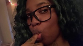 Hazelnutxxx 是角质情人节快乐