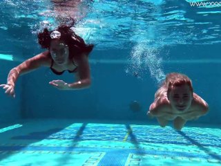 Jessica andLindsay Swim Naked in thePool