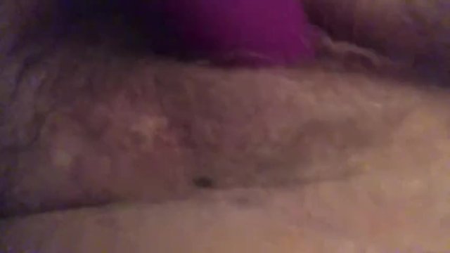 Я использую вибратор, чтобы поиграть со своей чрезвычайно мокрой киской!!