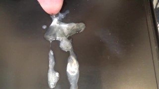 久しぶりの射精が気持ちよすぎて、後半特濃スライム精子を吐き出す変態君。