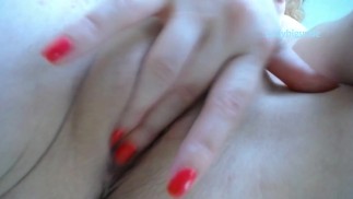 Рыжая русская девушка танцует стриптиз, раздвинуть ноги и увеличить красивую киску