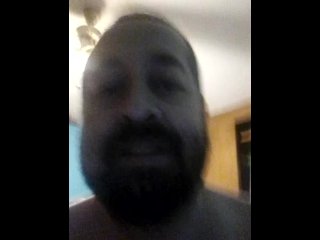 Fatboy chugging gainer shake made with melted ice cream (in Spanish)