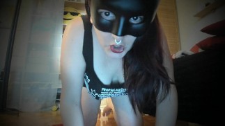 纯意大利亵渎尼古拉塔在一个祝福的蜡烛里撒尿