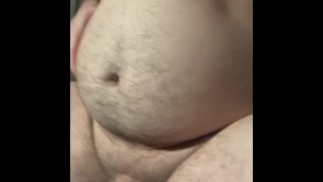 Nadržený gainer tře břicho a twerky twerks tlustý zadek