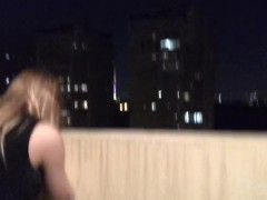 Рискованный секс в подъезде на балконе - соседи смотрят - Screenshot 4 of 16 - Outside