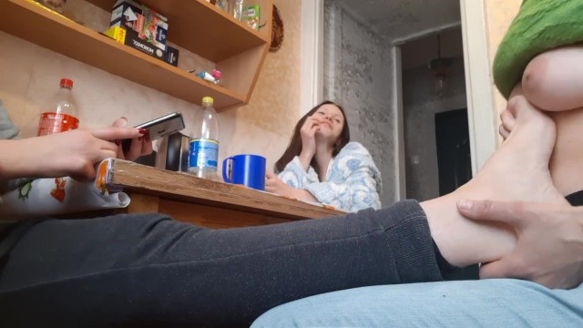 Игра правда или действие превратилась в траходром на кухне - Lesbian_illusion