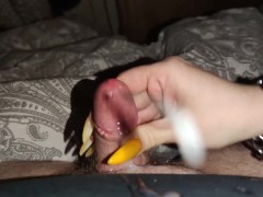 Quick Handjob with yellow claws *huge cumblast*