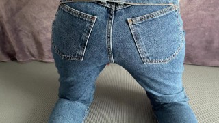 La Levrette En Jeans Excite