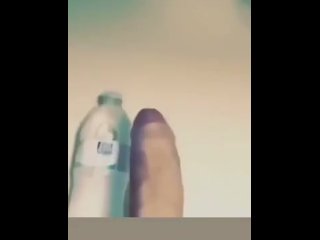 Член из бутылки с водой