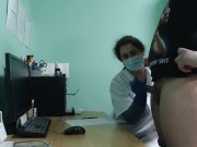 Preview 5 of Russisk porno.  Lægen vækkede patienten ved undersøgelse og sugede hans penis.
