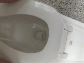 Eerste Keer Dat Je Naar Piss in Public Toilet Staat (maakte Een Puinhoop!)