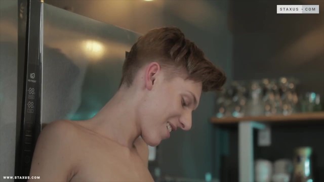 Hot Amigos Tienen Sexo íntimo a Pelo Cuando Están Solos En Casa - Pornhub Gay