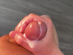 【無修正】エロASMR！媚薬オイルでパイパンちん◯を精子まみれにしてみた - Screenshot 16 of 16 - Japanese