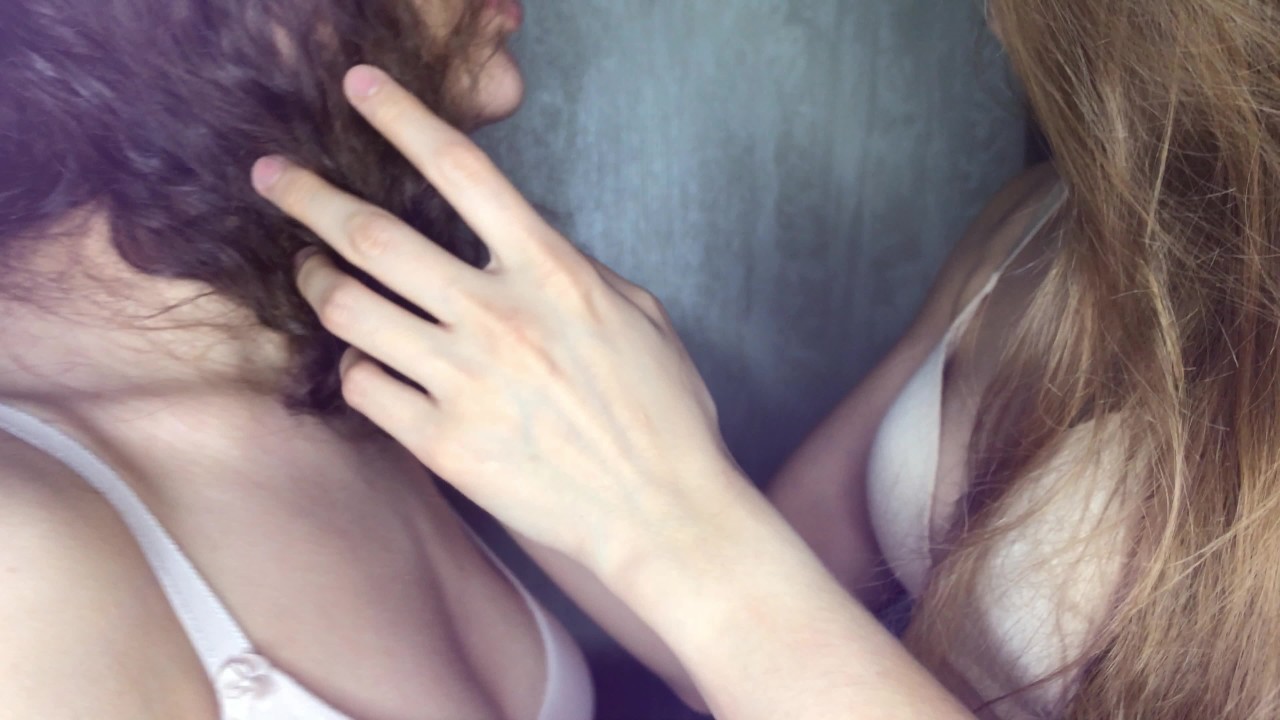 Девушки лесбиянки целуются ASMR поцелуи Pornhub com 