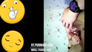 Joven rubia chupa polla. Video amateur casero. Semen en la boca. 18 años. Parker Hard