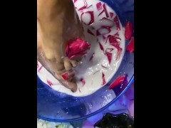 Milky cream rose foot bath