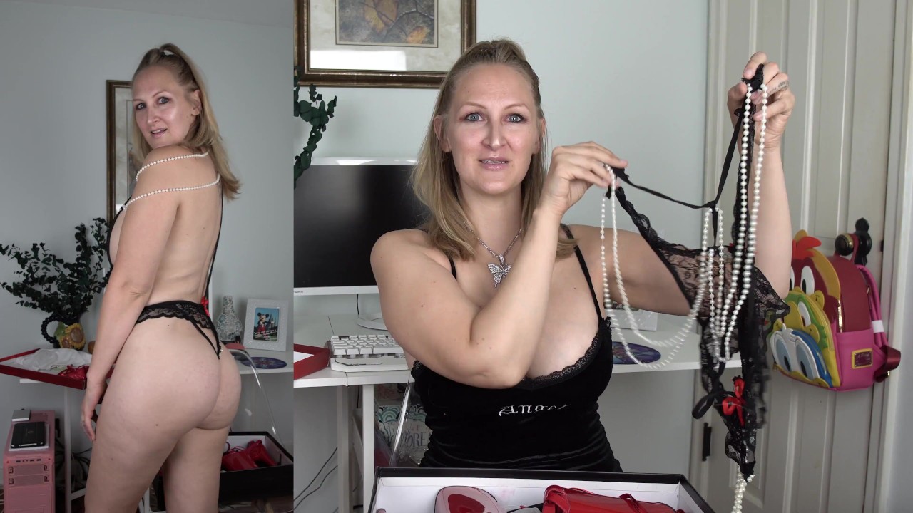 Porn c-string