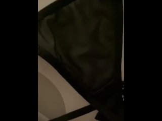 Ma coquine enroule sa culotte autour de ma bite pour me branler