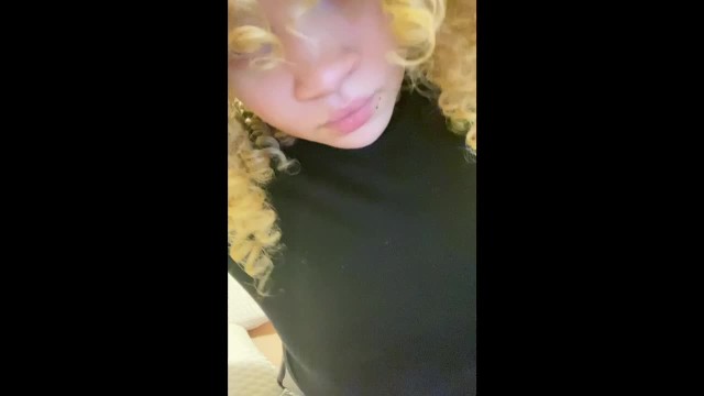 Толстушки едят больше курицы с болтовней тут и там (ASMR FAIL)