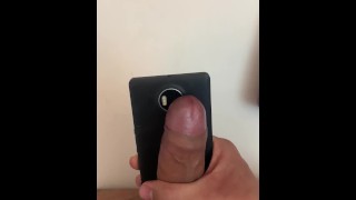 POV me MASTURBE y llené de SEMEN el teléfono de mi PADRASTRO