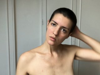 solo female, frenchie, morena, short hair