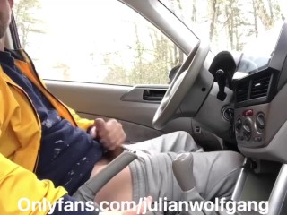 Hot Man Komt Klaar over Zijn Stick Shift Auto in Het Park @onlyfans / Julianwolfgang