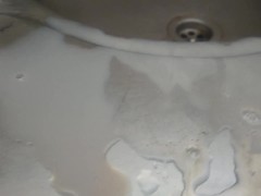 смываю жидкую сперму с раковины [мыльная имитация рассказ] - Screenshot 7 of 16 - Squirting